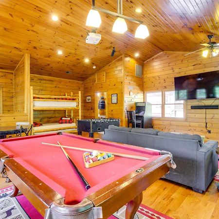 Cabin With Pool Access About 3 Mi To Downtown Gatlinburg Buitenkant foto