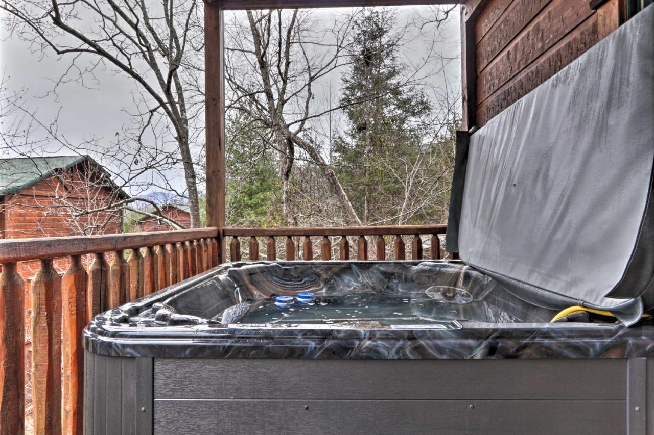 Cabin With Pool Access About 3 Mi To Downtown Gatlinburg Buitenkant foto