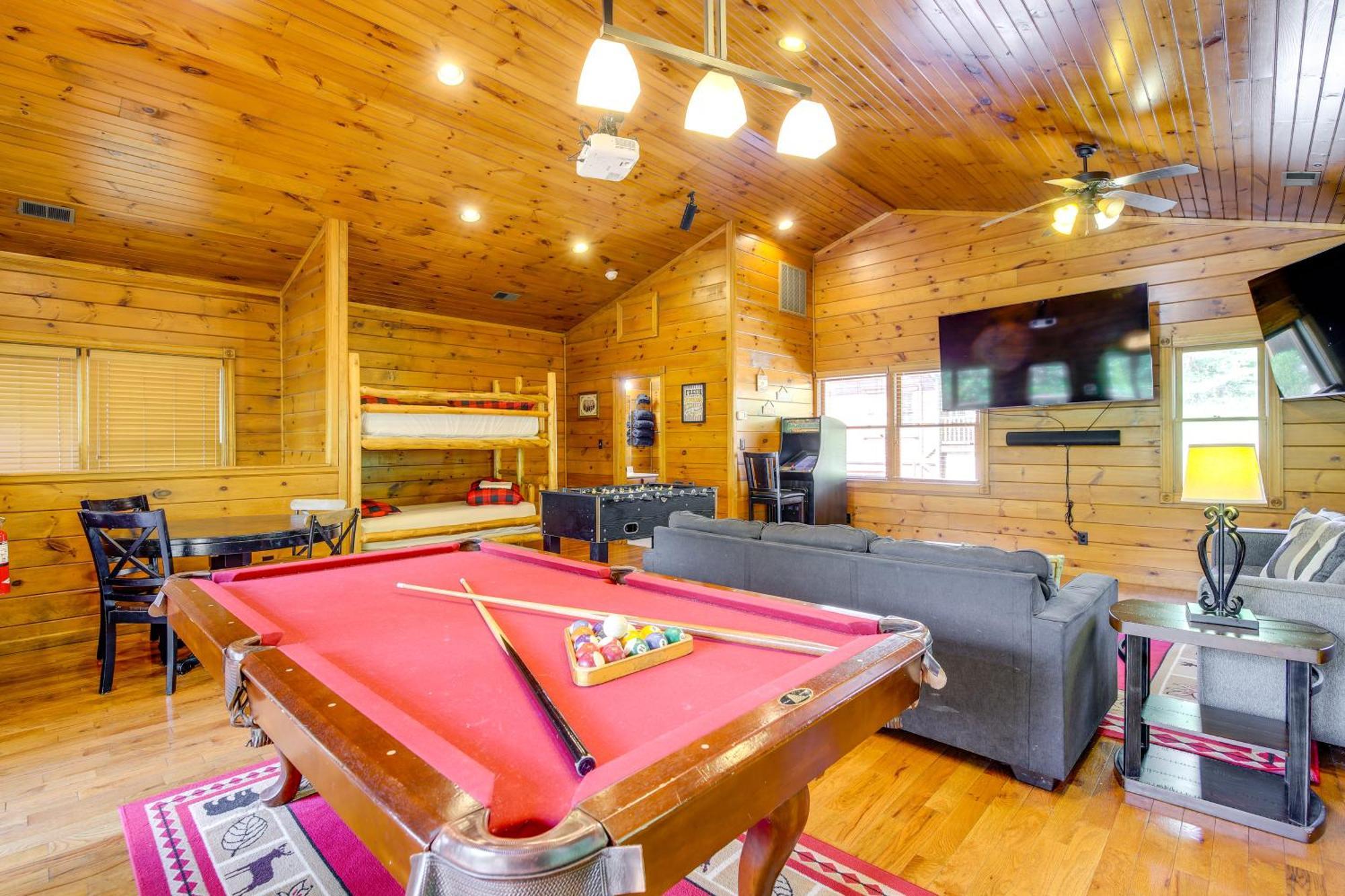 Cabin With Pool Access About 3 Mi To Downtown Gatlinburg Buitenkant foto