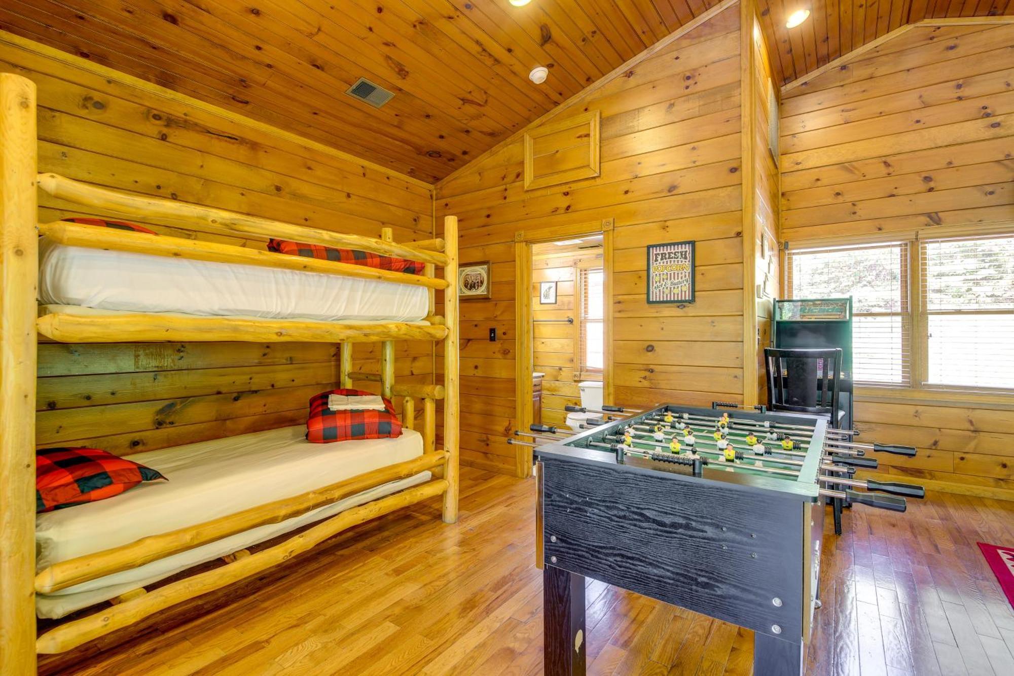 Cabin With Pool Access About 3 Mi To Downtown Gatlinburg Buitenkant foto