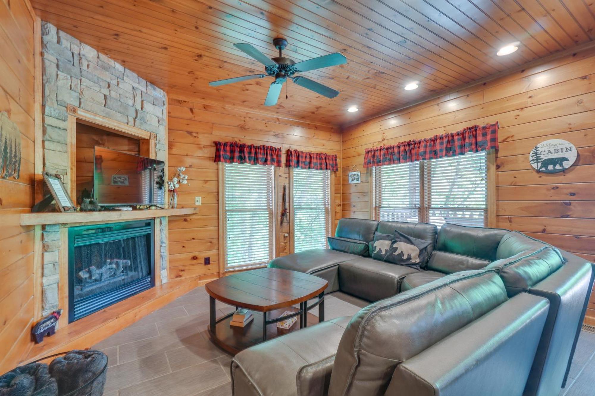 Cabin With Pool Access About 3 Mi To Downtown Gatlinburg Buitenkant foto