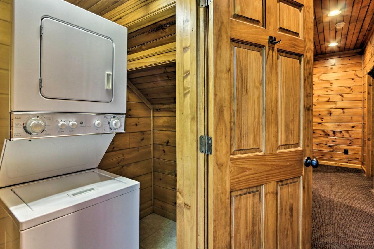 Cabin With Pool Access About 3 Mi To Downtown Gatlinburg Buitenkant foto